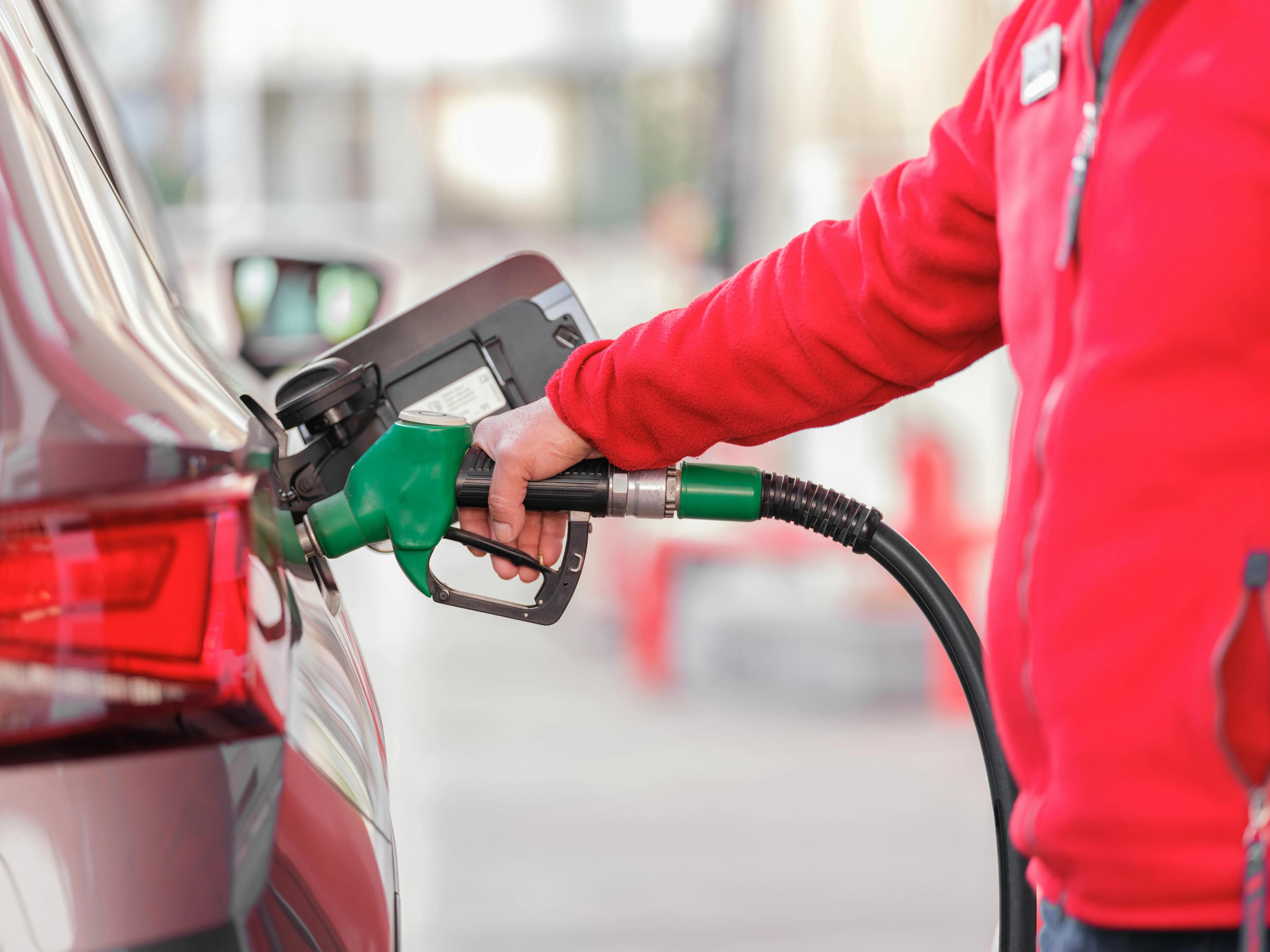 Comment certains automobilistes économisent jusqu'à 35 centimes sur le carburant