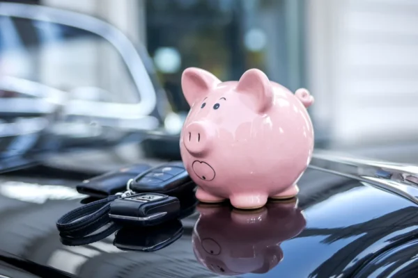 Vacances en voiture, 7 astuces pour économiser sur l’essence, les péages et le repas du trajet