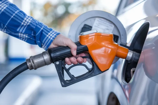 Carburant : 5 astuces pour économiser jusqu’à 15% à la pompe dès ce week-end