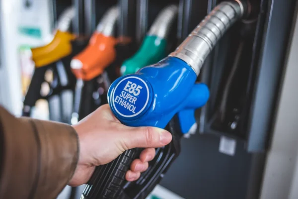 Carburant moins cher, ces Français économisent jusqu’à 40% en mélangeant E85 et essence
