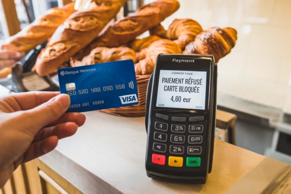 Carte bancaire bloquée : les 3 motifs légaux que votre banque peut invoquer immédiatement