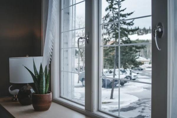 Froid : 5 solutions à petit prix pour isoler vos fenêtres cet hiver sans les changer